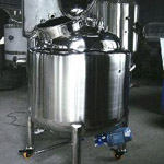 Magnetic stirring tank